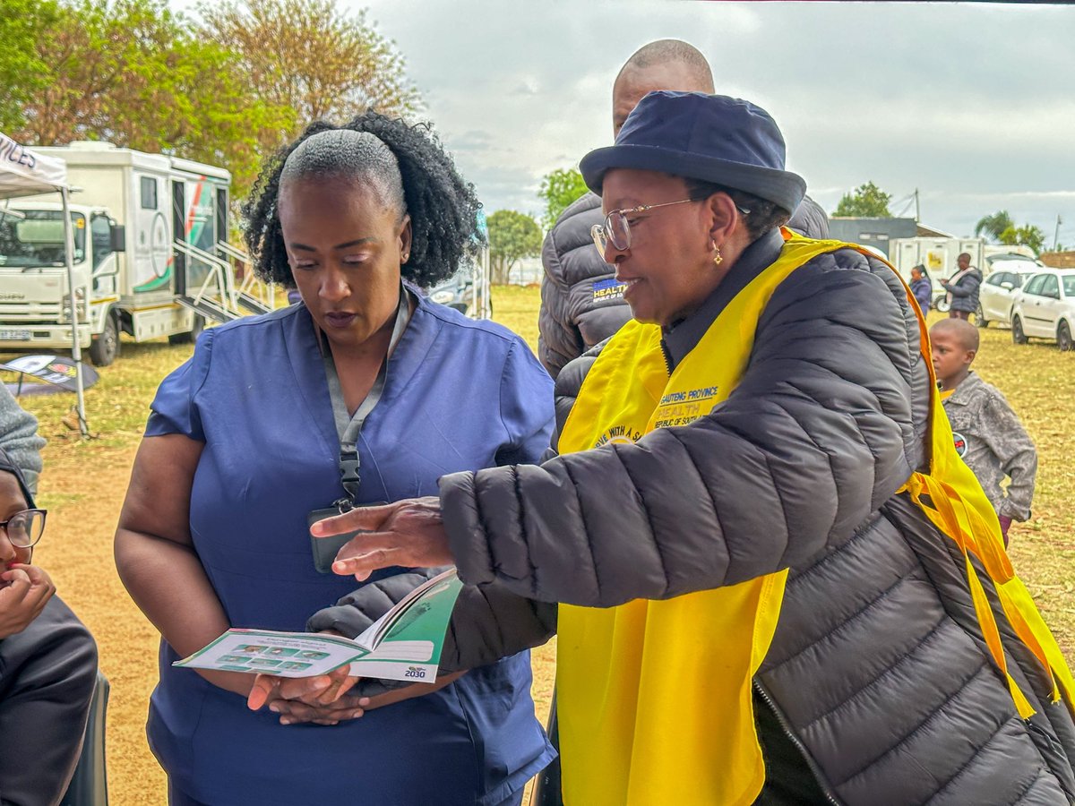 GautengHealth's tweet photo. MEC for Health and Wellness, @FaithMazibukoSA, has joined healthcare professionals in Slovo Park, Tshwane to observe the delivery of healthcare services to the community through the #Siyabaphilisa campaign.

Residents are encouraged to take charge of their health by making use of the FREE healthcare services available, including HIV and TB testing, cancer screening, immunisation and vaccinations, Vitamin A supplementation and deworming, family planning, oral health services, chronic medication adherence support, Pap smear and PSA screening, Lenacapavir administration and more.
#AsibeHealthyGP #GrowingGautengTogether