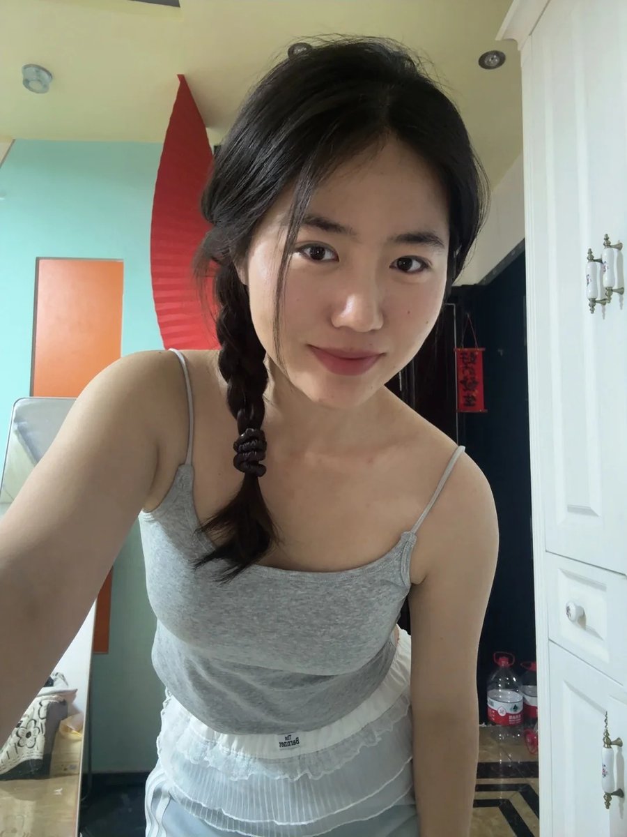 ihyeons0203's tweet photo. 十一假期要到了，有没有想约出去玩的搭子？提前约哦～ https://t.co/jgjWWrgr7K