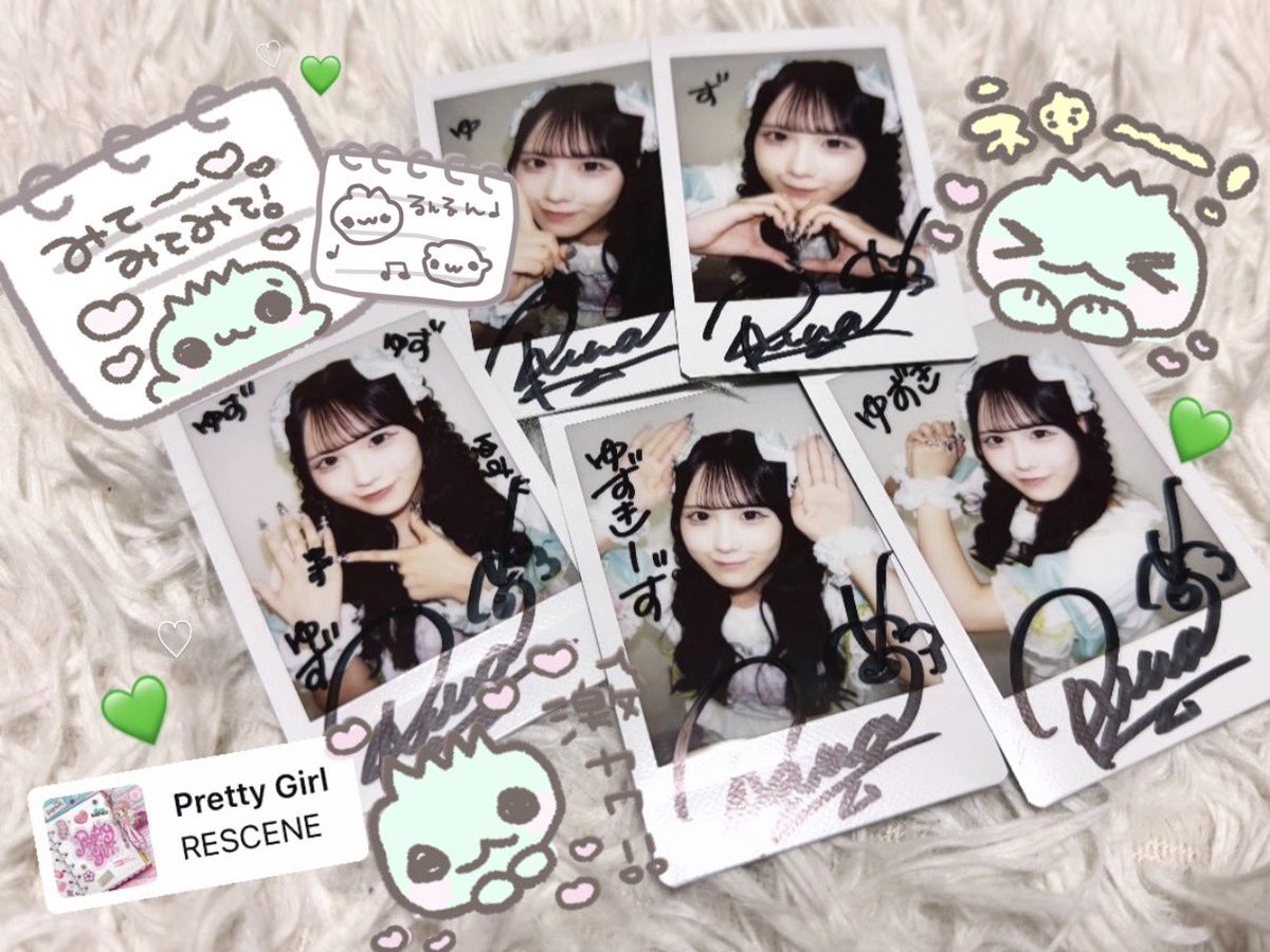 nr___1511's tweet photo. 激カワチェキ届いてずっとニヤニヤ(🫵🏻 ᴖ ̫ ᴖ)💕🎵全部お気に入りやけどお願いした結婚ポーズ入ってて超➰嬉しかった♩指輪代わりのゆずほんま愛おしいwwwwwあとは「りなちが1番ポーズ☝🏻💘✨」（⬅️勝手に命名）も大好き💚⭐️
 #りなの執事 #りな愛特盛ちゅー @rina_swdp https://t.co/PdGdLBMaCA