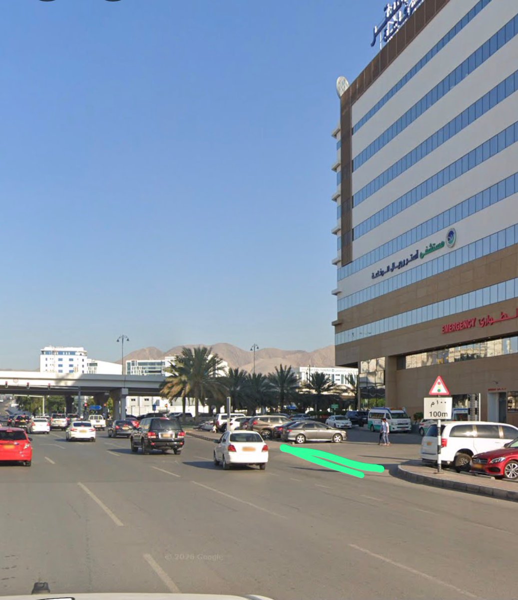 Hamed_oman's tweet photo. هذا المدخل والمخرج يُعد من الأسباب الرئيسية للزحمة عند إشارات الغبرة للقادمين من شارع 18 نوفمبر . إغلاقه أو تنظيمه سيحد بشكل كبير من الازدحام، مع وجود طرق بديلة للدخول والخروج

@MctMunicipality 
@RopTraffic 
@muscatgov https://t.co/87gHqBqH1c