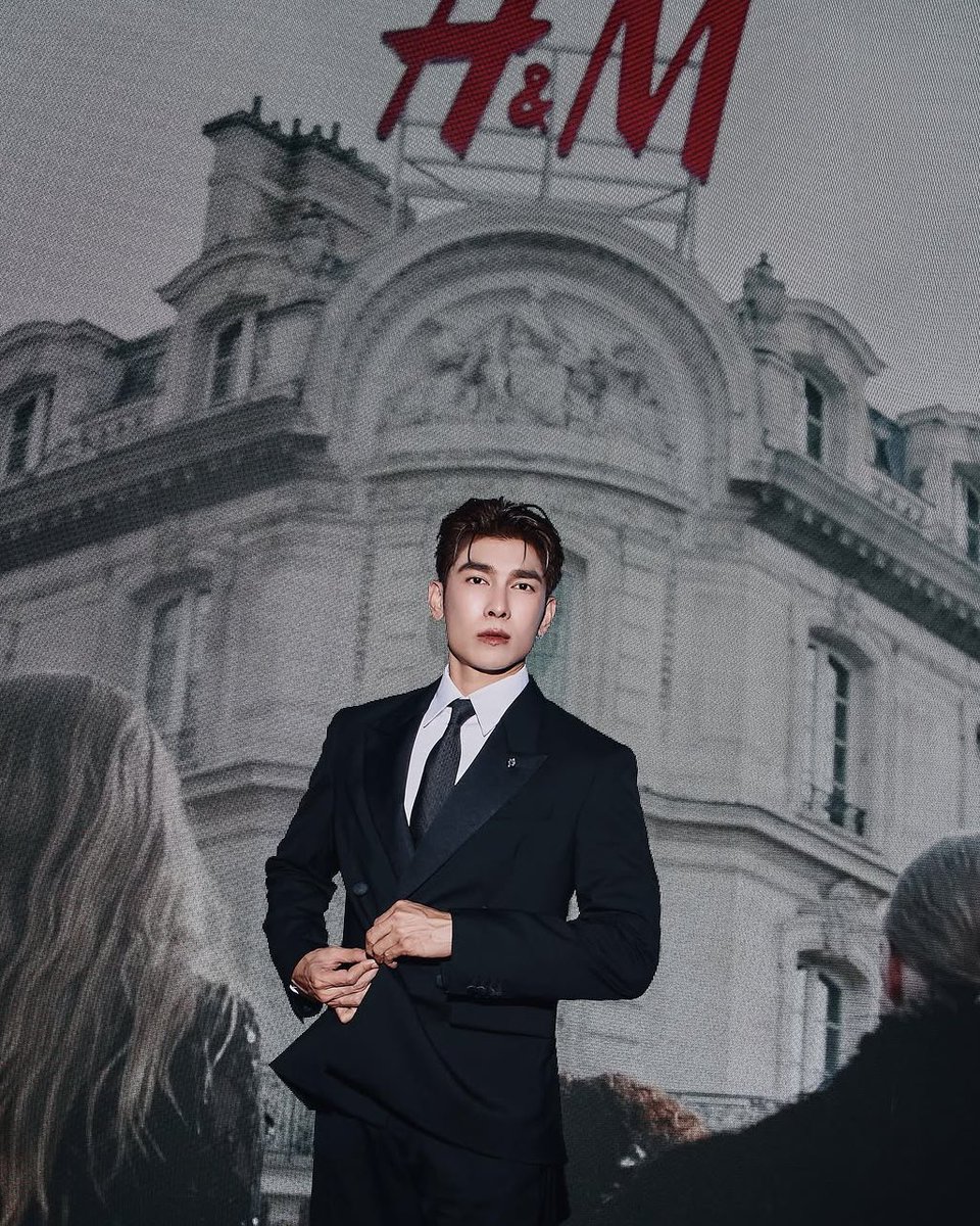 SolSkipperCo's tweet photo. The perfect moment, 
perfectly captured.📸

MEW X ELIE SAAB HM 

@MSuppasit
#ELIESAABxHMwithMew
#MewSuppasit
#HM #HMThailand #HMThailandxMEW https://t.co/WReP0F8ygj