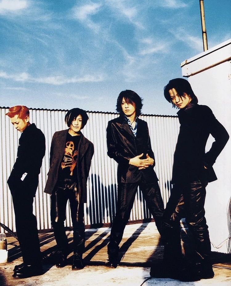 glay_buddy's tweet photo. すごく売れそうなバンドがすごく売れた。

それはよくある話。
でも30年以上良好な関係が続いて、
誰の才能も枯れず新しい音楽が生み出され続けてるのってほんと奇跡の果て。 https://t.co/WJeYyisvXK