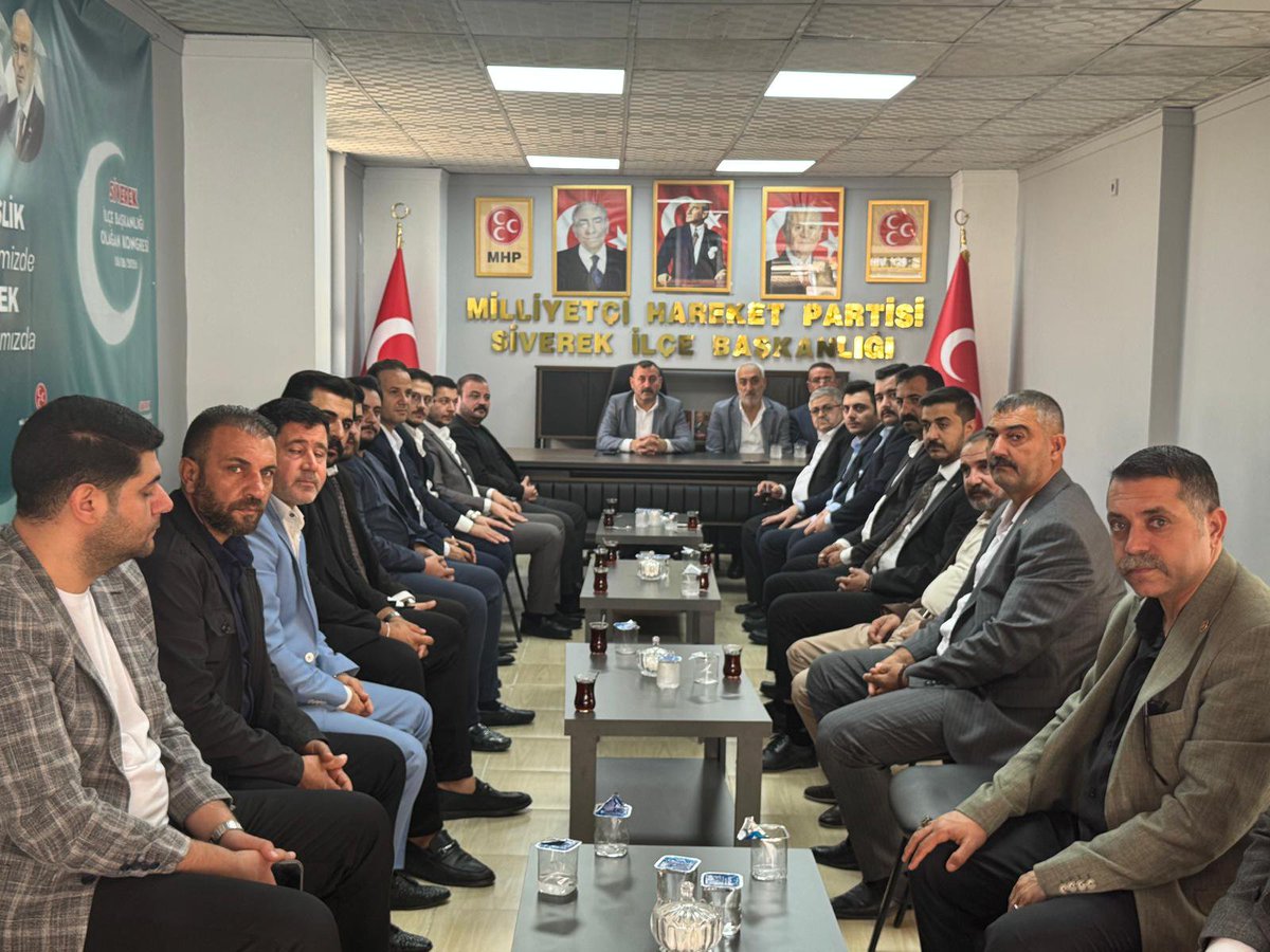 Sanliurfa_MHP's tweet photo. 📍 SİVEREK

İl Başkanımız Sayın Ecz. Osman Mutlu, İl Yönetim Kurulu Üyelerimiz ve İlçe Başkanlarımızla birlikte Siverek İlçe Başkanlığımızı ziyaret etmiştir.

İlçe Başkanımız Sayın Mahmut Gülel ve kıymetli teşkilat mensuplarımızla bir araya gelinerek; teşkilat çalışmalarımız, Siverek’imizin gündemi ve önümüzdeki dönemde yürütülecek çalışmalar üzerine istişarelerde bulunulmuştur.

Teşkilatımızın birlik ve beraberliği, davamızın sarsılmaz iradesidir. Milliyetçi Hareket Partisi, güçlü teşkilat yapısı ve kararlı duruşuyla Siverek’te çalışmalarını aynı azim ve inançla sürdürecektir.

Birliğimiz daim, irademiz sağlam, mücadelemiz kararlı olsun.

@dbdevletbahceli 
@MHP_Bilgi 
@eczosmanmutlu