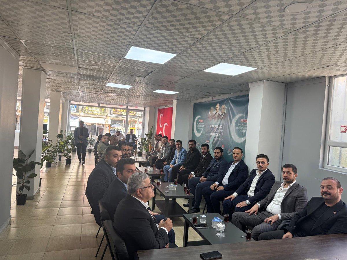 Sanliurfa_MHP's tweet photo. 📍 SİVEREK

İl Başkanımız Sayın Ecz. Osman Mutlu, İl Yönetim Kurulu Üyelerimiz ve İlçe Başkanlarımızla birlikte Siverek İlçe Başkanlığımızı ziyaret etmiştir.

İlçe Başkanımız Sayın Mahmut Gülel ve kıymetli teşkilat mensuplarımızla bir araya gelinerek; teşkilat çalışmalarımız, Siverek’imizin gündemi ve önümüzdeki dönemde yürütülecek çalışmalar üzerine istişarelerde bulunulmuştur.

Teşkilatımızın birlik ve beraberliği, davamızın sarsılmaz iradesidir. Milliyetçi Hareket Partisi, güçlü teşkilat yapısı ve kararlı duruşuyla Siverek’te çalışmalarını aynı azim ve inançla sürdürecektir.

Birliğimiz daim, irademiz sağlam, mücadelemiz kararlı olsun.

@dbdevletbahceli 
@MHP_Bilgi 
@eczosmanmutlu