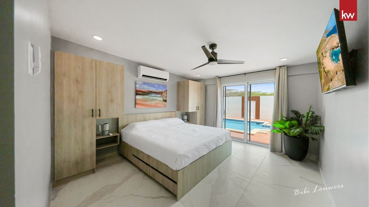 KWArubaBibi's tweet photo. 🏡 𝐅𝐎𝐑 𝐒𝐀𝐋𝐄 | Palm Beach 88C
Fully renovated and furnished home with a 4-bedroom main residence, separate 1-bedroom studio, private pool, and outdoor BBQ area. 🌴

💰 USD 1,699,000
🛏️ 5 BR | 5 BA
📍 Palm Beach, Aruba

#ForSale #PalmBeach #ArubaRealEstate #KWAruba https://t.co/uwvcE4jCFI
