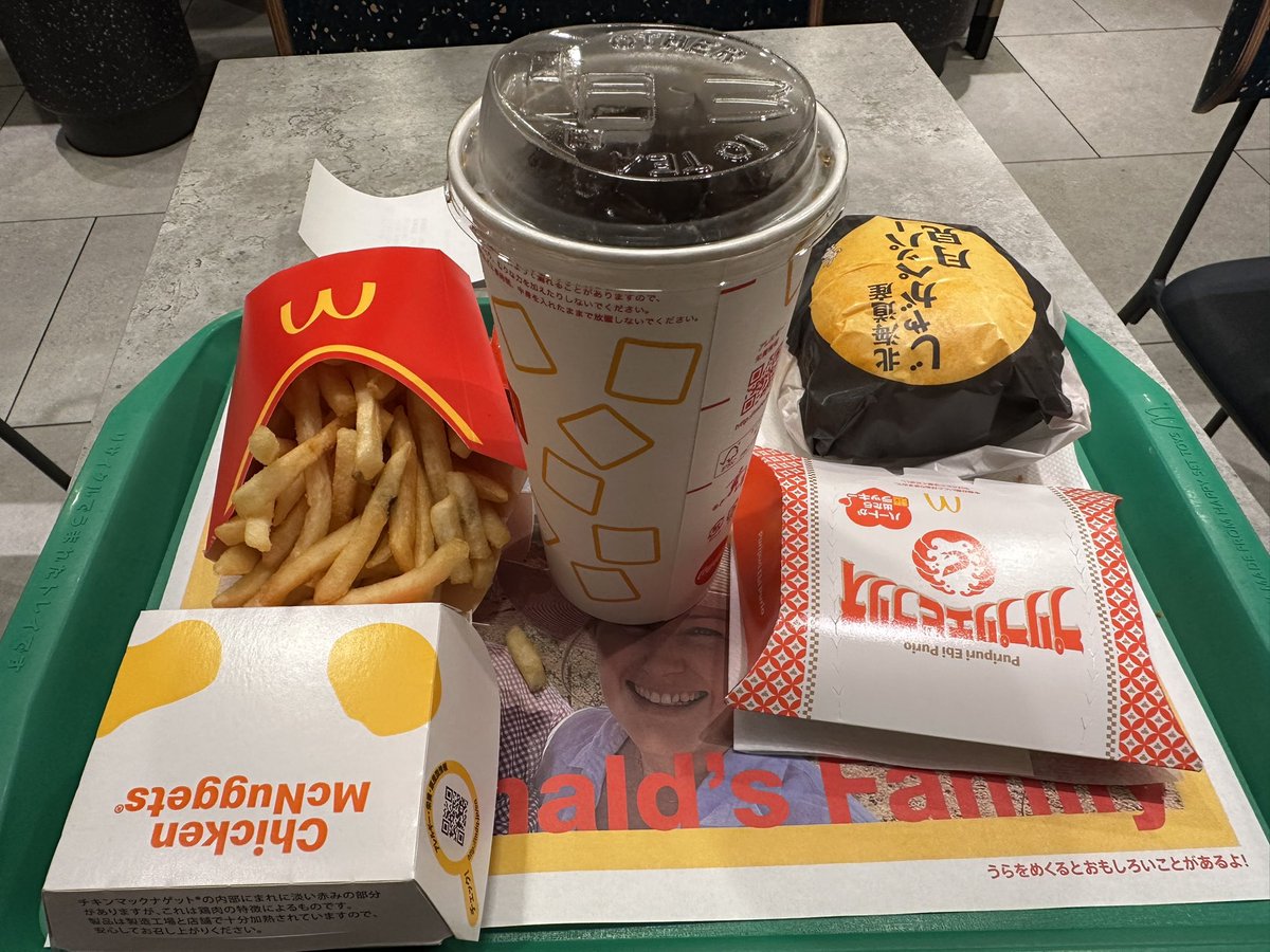 Ameuchin's tweet photo. マ、マママクドのお芋さんwwwwwでんがなwwwwwまんがなwwwww https://t.co/0MSORVsode