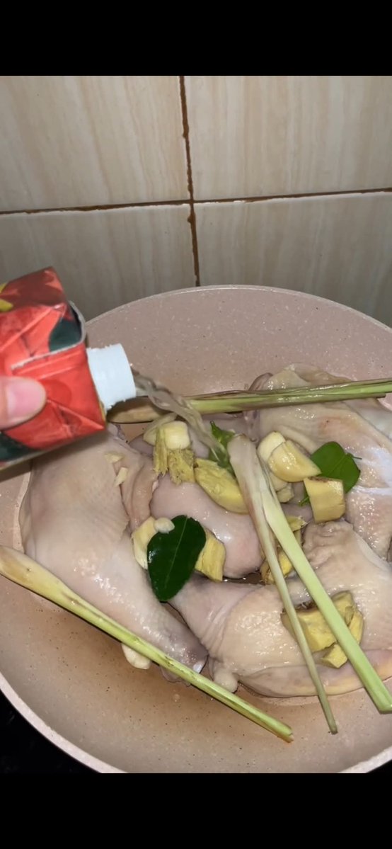 chiaadavinaa's tweet photo. Mbak semoga nasi mu anget terus yaa. Seriusan gara2 mbak nya, aku jd fomo bikin ayam pop versi gampang dan jujurr ini lebih enak weeh dari pagsor 😭👏🏼 ini mah recook terus sampe boseen 🤝🏻 https://t.co/n0NQHF7Vkq