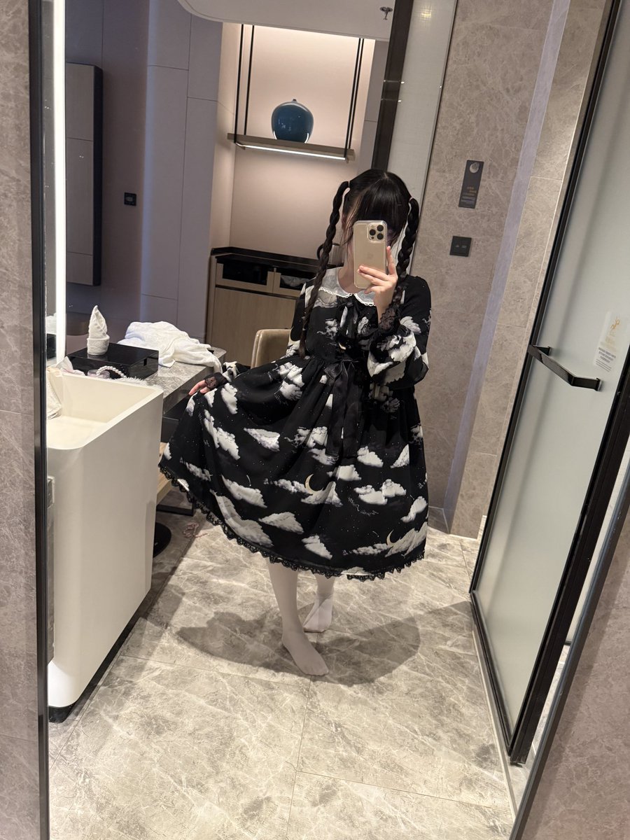 Euillllli's tweet photo. 黑， https://t.co/BwN07pqQnq
