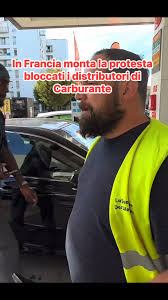 viaggrego's tweet photo. #Caro #Benzina , i #Francesi #Unici a #Scendere in #Piazza , Risvegliano il #Fantasma dei #GiletGialli : #Proteste e #Distributori #Distrutti in molte #Regioni ! Leggi Qui:
https://t.co/TThe7J4Hr9 https://t.co/GduMwqI1Mf