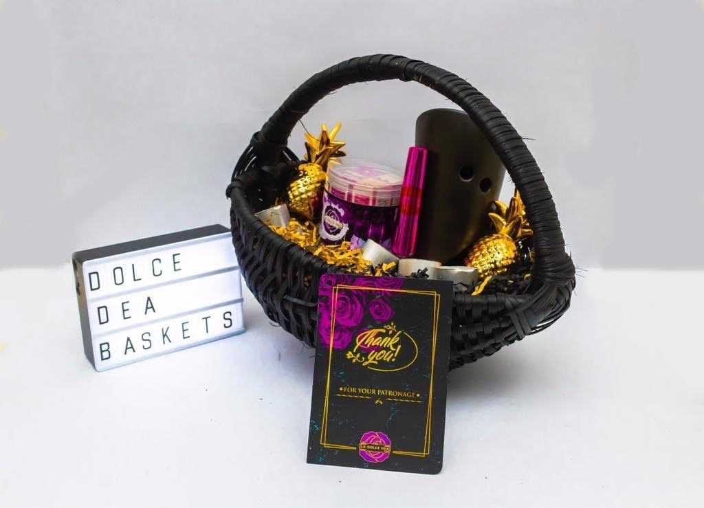DolceDeaBaskets's tweet photo. Looking for a gift that says “I thought of you” without saying a word? 🥹🎁
Let DolceDeaBaskets do the talking. 💕
DM to place your order. 📩 https://t.co/lDcMyHDIQW