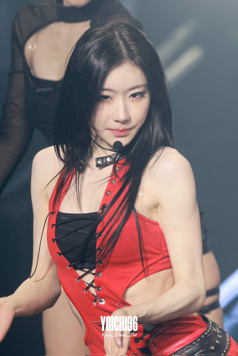 _imthemafia's tweet photo. chaeryeong so sexy ❤ https://t.co/fQwEnXAtTh