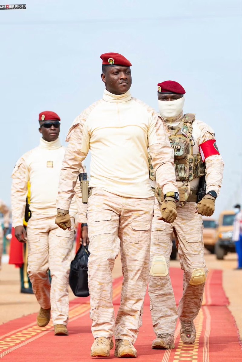 Burkindi_'s tweet photo. 🇧🇫 From Left to Right, 
The President, The Prime Minister, The President’s Chief of Staff, A Griot (Story Teller).

Youth is an asset, not a liability.