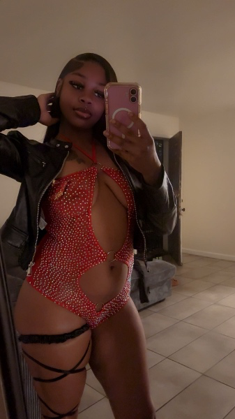 Spoi1Skye's tweet photo. Don’t forget ab me 🖤 https://t.co/GnNx4n1Qim https://t.co/jeSwGRvO5L