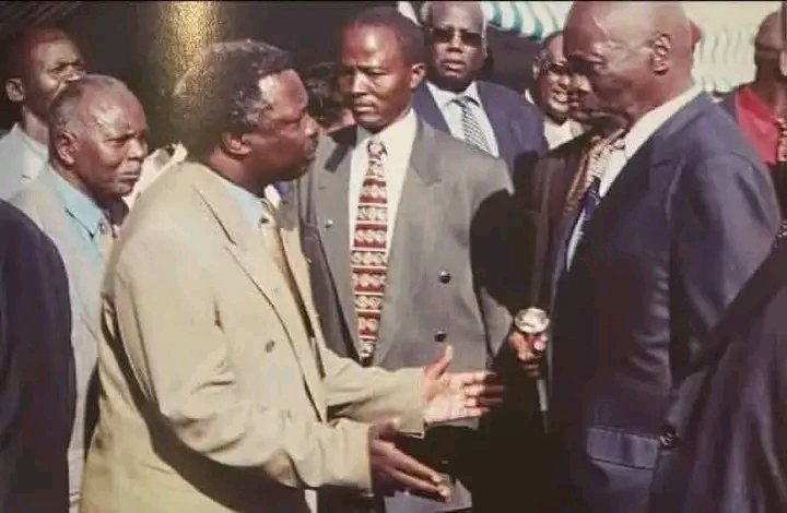 RealTete8's tweet photo. Kwani how old is Atwoli??? Juu Kuna Kitu sielewi 😭😭 https://t.co/b15rLS0aWJ