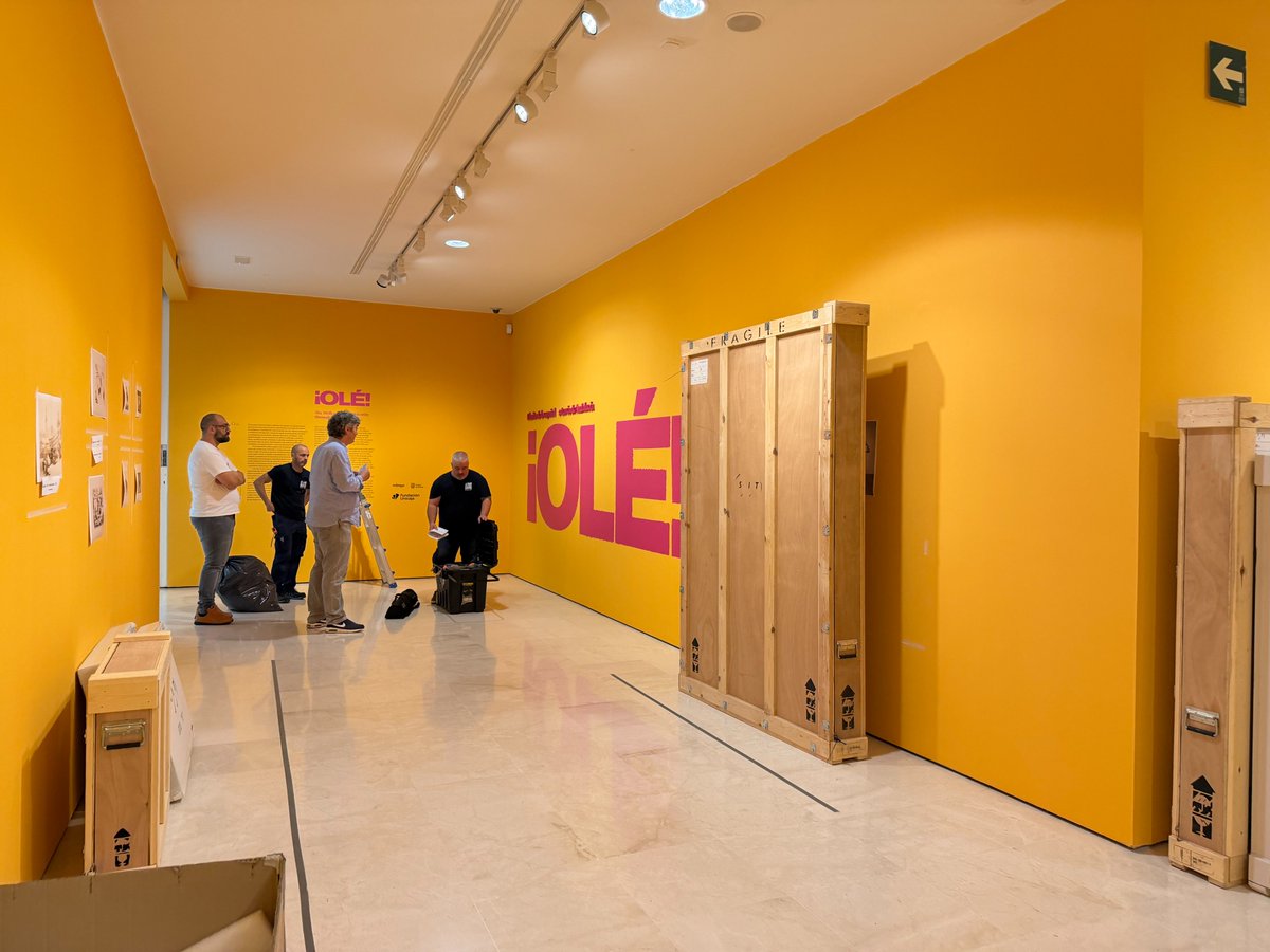 thyssenmalaga's tweet photo. De montaje. 🔨#ExposiciónOlé

Las salas de exposiciones temporales se preparan para "¡Olé! El mito de lo español a través de Andalucía", que abrirá al público este sábado 3 de octubre.

Compartimos algunas imágenes de estos días de montaje, con algunas de las obras que han quedado instaladas en sala.

Exposición con el patrocinio de @FundUnicaja.