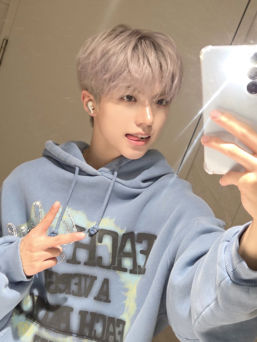 at_ALL_H_OURS's tweet photo. [#온]
쿨톤 그 잡채🐥😎🩵💙💜🤍

#ALL_H_OURS #올아워즈
#ON_N #온 https://t.co/MoFqz4hGnr