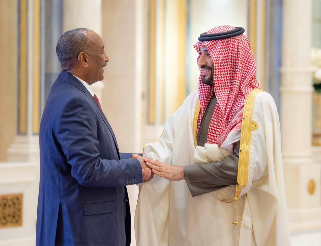 NewsNow4world1's tweet photo. عـاجـــل | ولي العهد السعودي لـ البرهان: 

السعودية حريصة على استقرار السودان وسيادته ووحدته https://t.co/kllxQStpf4