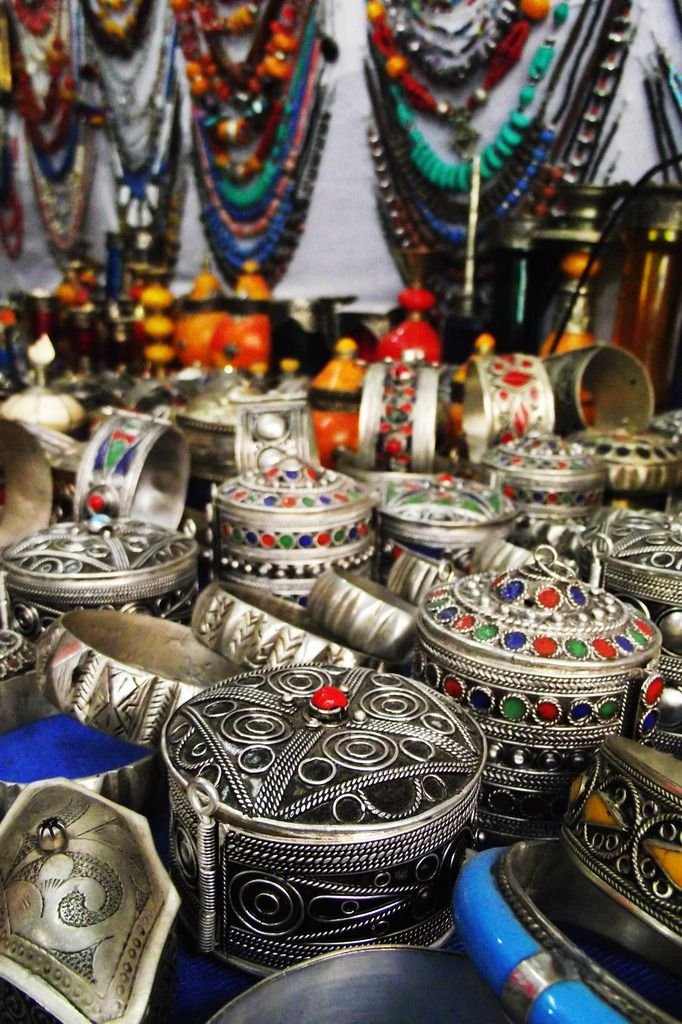 MounaNaceri's tweet photo. Treasures of the High Atlas: intricately carved silver, vibrant enamel, and centuries of Amazigh soul.๐ฒ๐ฆโฐ๏ธ
#HighAtlas #MoroccanAmazighJewelry #Morocco https://t.co/vcjUoulJz1