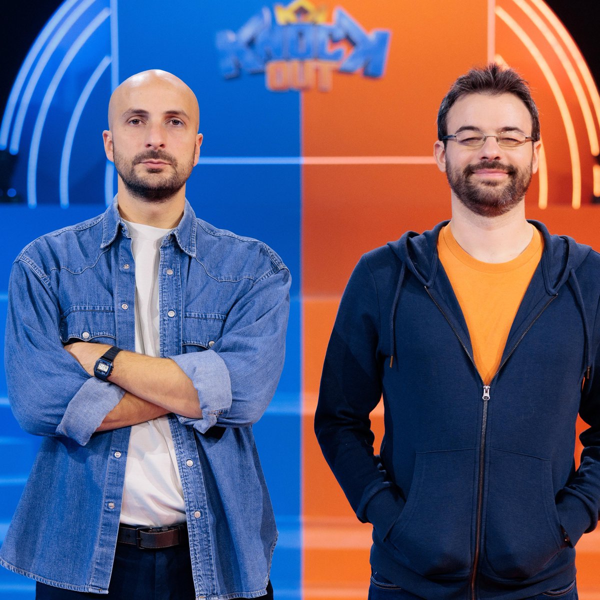 ParamountPlusIT's tweet photo. Squadra blu 🔵 con Daniele Tinti o squadra arancione 🟠 con Stefano Rapone? Knockout – Botte da Comici arriva a dicembre su Paramount+
#Knockout #ParamountPlus https://t.co/E3gI8qOzNA