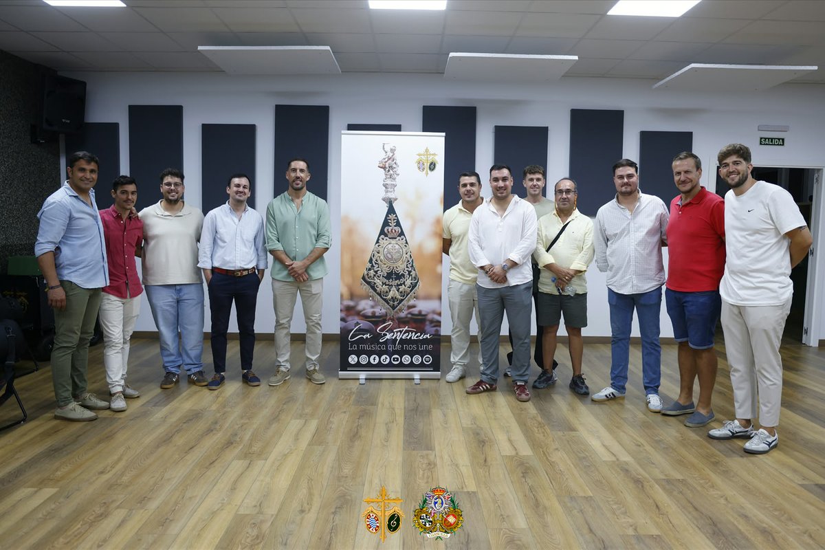 ConsueloSevEste's tweet photo. 🎶🔴 En la noche de ayer nuestra Junta Directiva se desplazó a Jerez para visitar a la querida @am_lasentencia donde se firmó el contrato para acompañar al Señor del Consuelo el próximo 27 de febrero en su Salida Procesional.

Hermanos, ¡a vuestra casa venís!

#MaestroYRabi27 https://t.co/DnyYwuqQVA