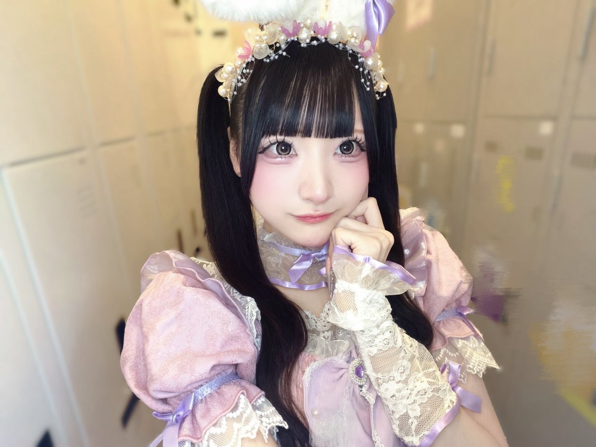 atmaid_miyabi's tweet photo. ガラスの靴は片方だけ 階段に残してあげる♡ https://t.co/NjBcC3RrhB
