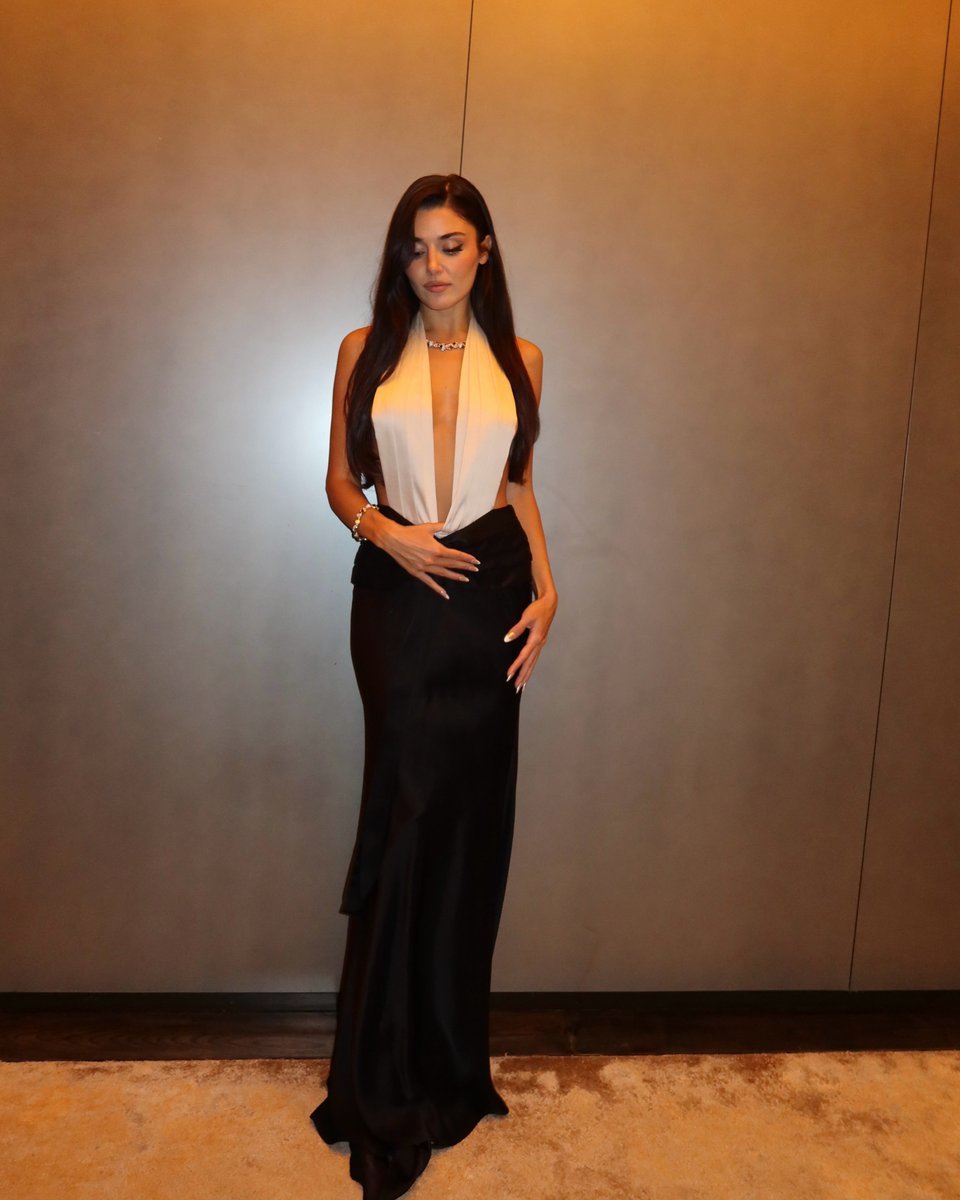 dizievrenii's tweet photo. #HandeErçel 😍 https://t.co/qJ5eLDaj5H