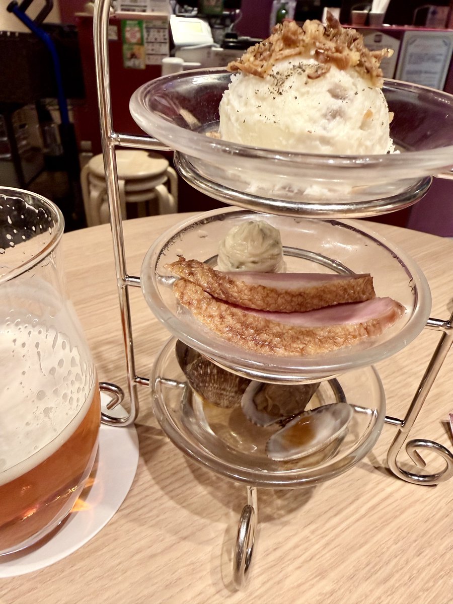 eladeria's tweet photo. 冷菜3点盛り頼んだら
酒クズのアフタヌーンティーがきた https://t.co/eCQuIxs2Nn