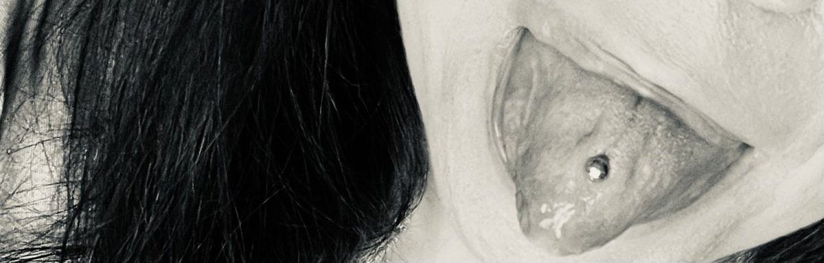 SweetLilySo1's tweet photo. 😝🖤 https://t.co/JwAMcQu9qO