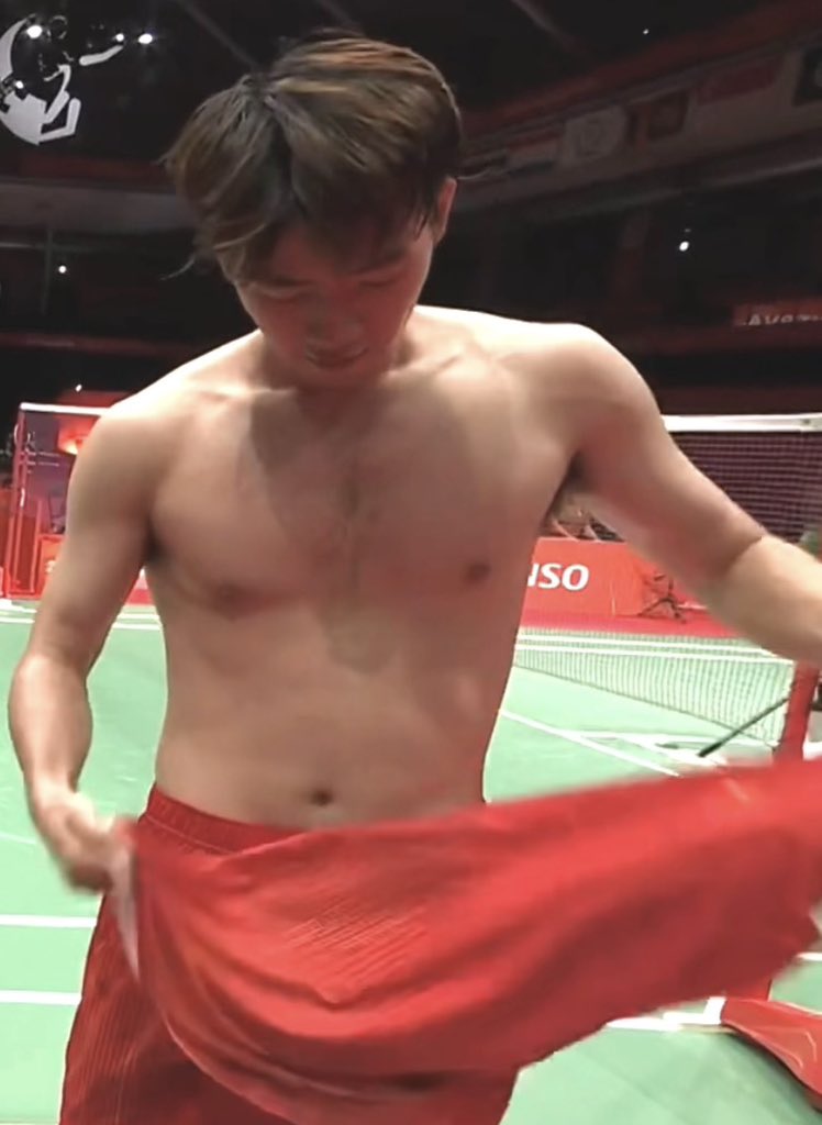 shrtlssbdmntn's tweet photo. Selamat buat Leo/Daniel ya 😍😍 Tapi mimin mau ngepost Wang Chang yg ganti pas di poin ke-11 jadi kesorot deh 💦💦 
#wangchang #ketek #shirtlessbadminton #badminton #羽毛球 #王昶 https://t.co/8Ulyy9iFCp
