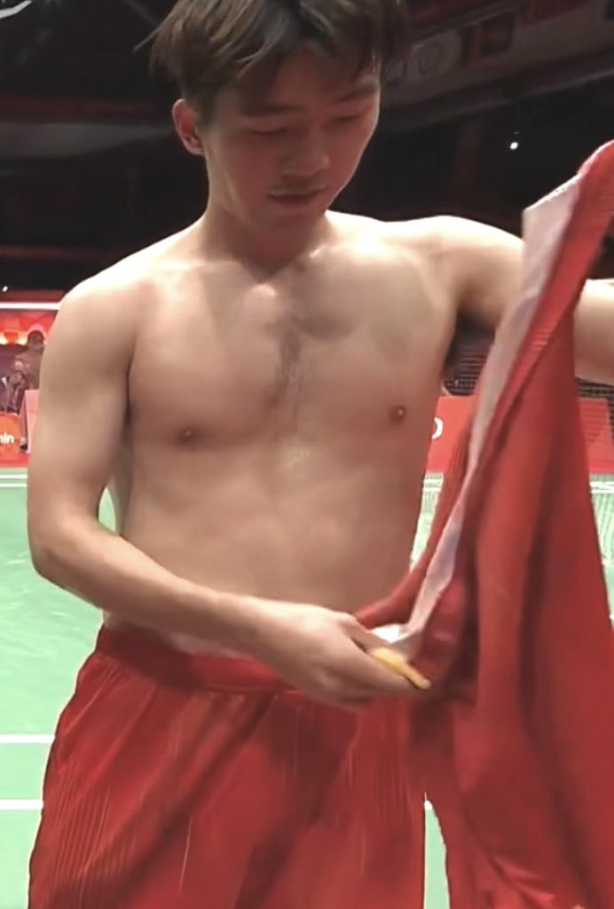 shrtlssbdmntn's tweet photo. Selamat buat Leo/Daniel ya 😍😍 Tapi mimin mau ngepost Wang Chang yg ganti pas di poin ke-11 jadi kesorot deh 💦💦 
#wangchang #ketek #shirtlessbadminton #badminton #羽毛球 #王昶 https://t.co/8Ulyy9iFCp