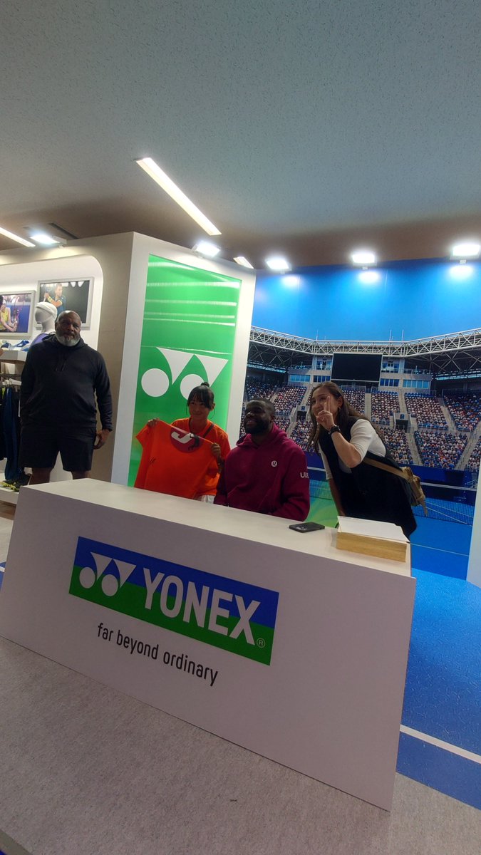 japanopentennis's tweet photo. ·. 木下グループジャパンオープン2026 .·

◤ 選手サイン会✍️ ◢

本日はヨネックスブースにて、3名の選手がサイン会を実施✨

どの選手も子どもたちと笑顔で触れ合い、皆さん嬉しそうな笑顔を見せていました☺️✨

🎾 #トミー・ポール 
🎾 #フランシス・ティアフォー 
🎾 #カスパー・ルード

#kinoshitajotennis #木下JOテニス #ATP500