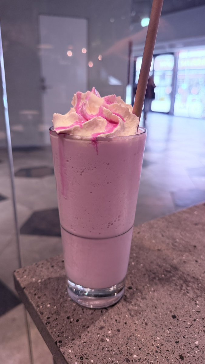 3rabonbon's tweet photo. Who wanna try my unicorn drink https://t.co/oqiOyMmSHu