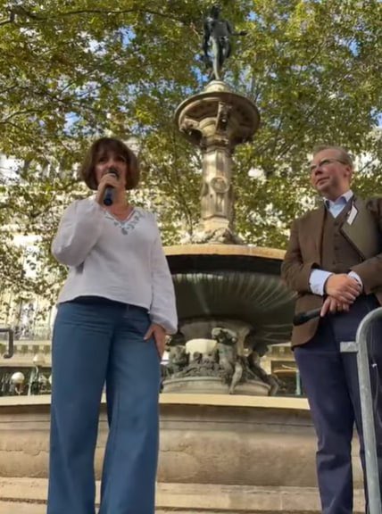 EscadaAlain_Off's tweet photo. Dimanche, de vrais journalistes indépendants et courageux étaient avec nous. Merci à @larastam, @BOROWSKIMIKE et @NicolasStoquer pour leur soutien !
@GPTVoff https://t.co/UJBBu4p8kA
