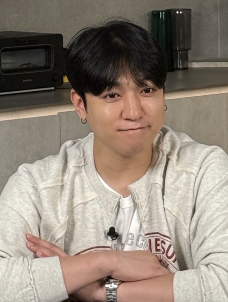 flowerybob's tweet photo. sungjin is the real beluga man 😭😂 https://t.co/mUKsGFaaZd