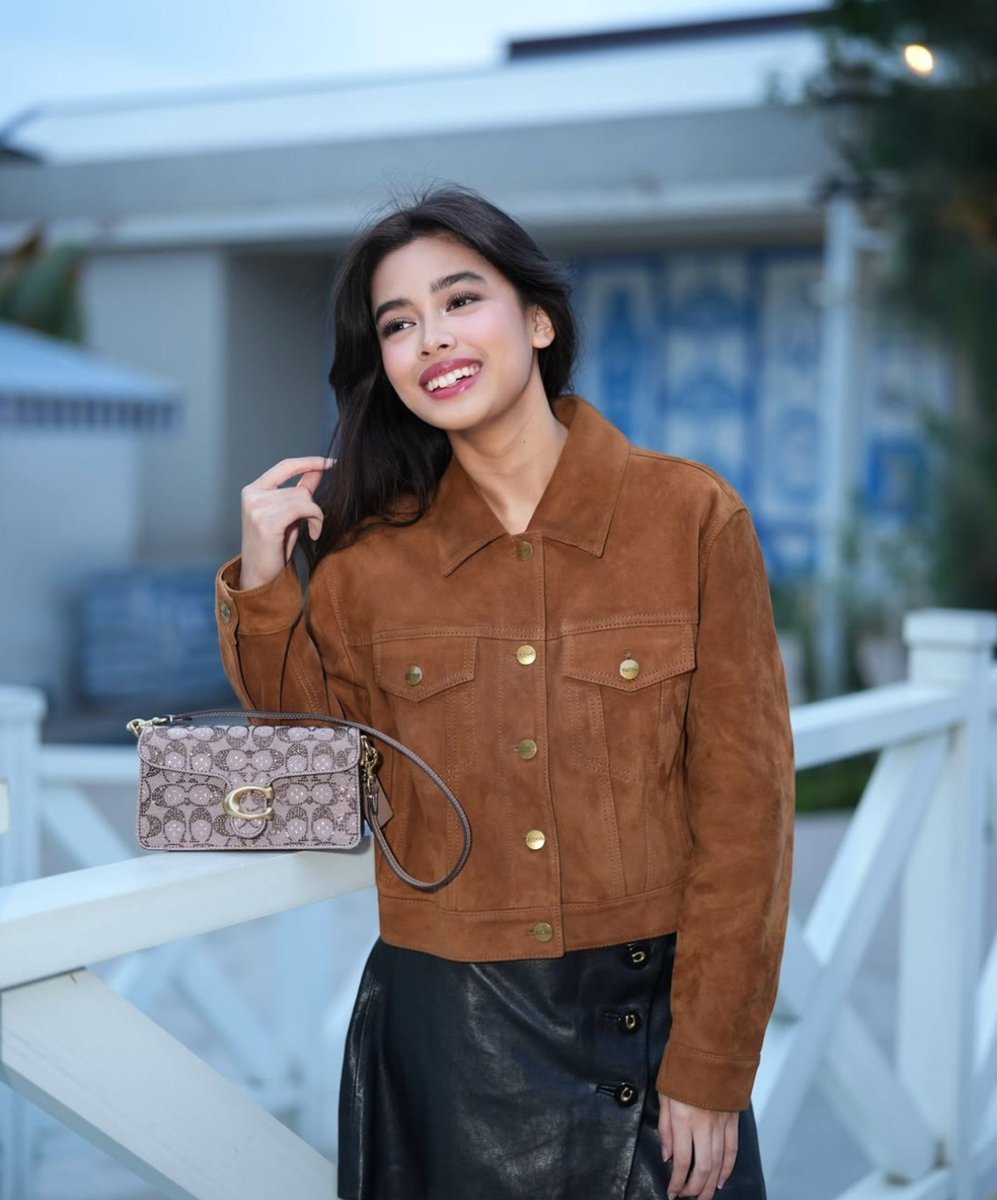 sealoftly's tweet photo. AQEELA × COACH SO GORGEOUS 🤩🤩🤩 https://t.co/qj6d6em6Uf