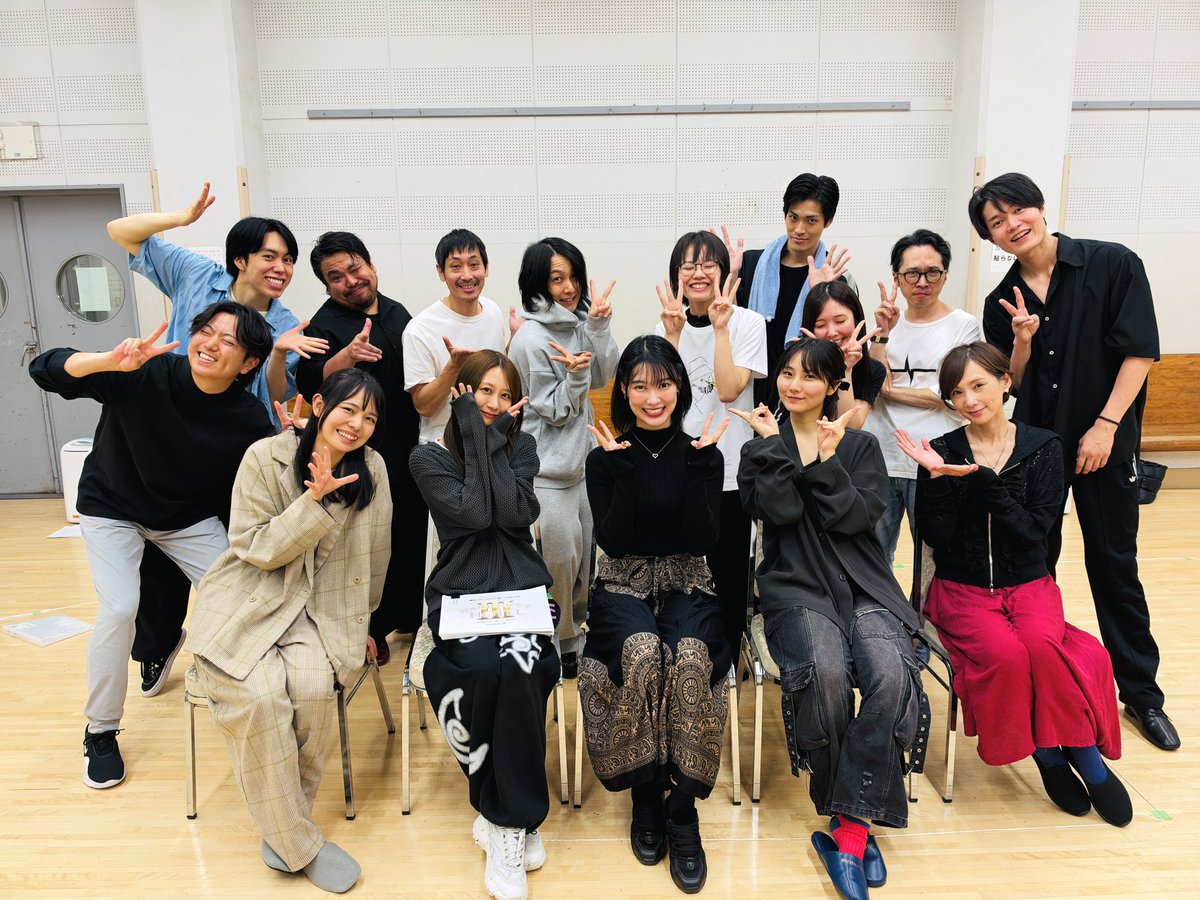 gekidan_ROCKETS's tweet photo. 雨ニモマケズ！和気藹々と。
#神様ホテル3 

✨公演HP：https://t.co/QhqAx8ytVV https://t.co/Z41lwXYgy2