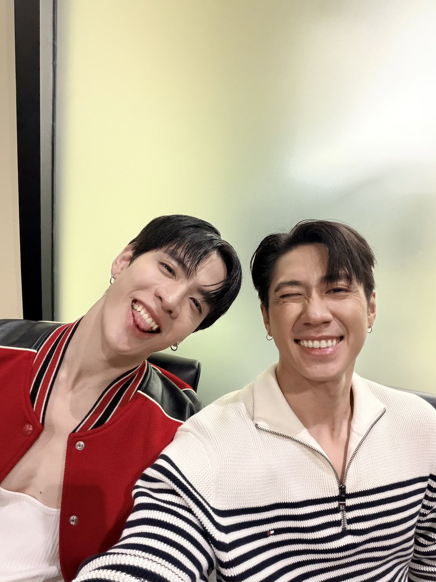 RachataJam's tweet photo. 😛😁 #หนึ่งสองสามสี่ห้าหกเจ็ดแปด https://t.co/jr9C7ABc30