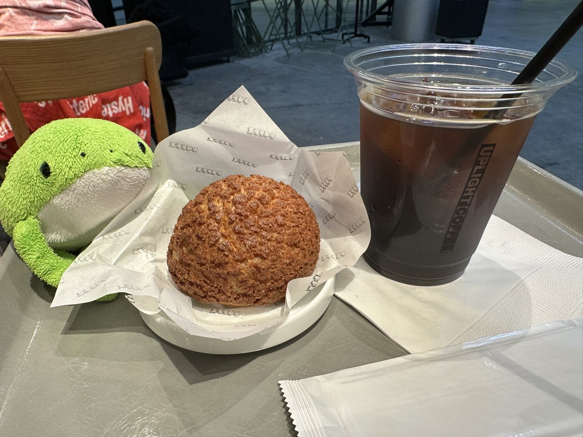 crsg_440's tweet photo. これはうっかりシュークリームです☕️

🐸「かいぬしさぁ……」 https://t.co/Om4ChR4RQB