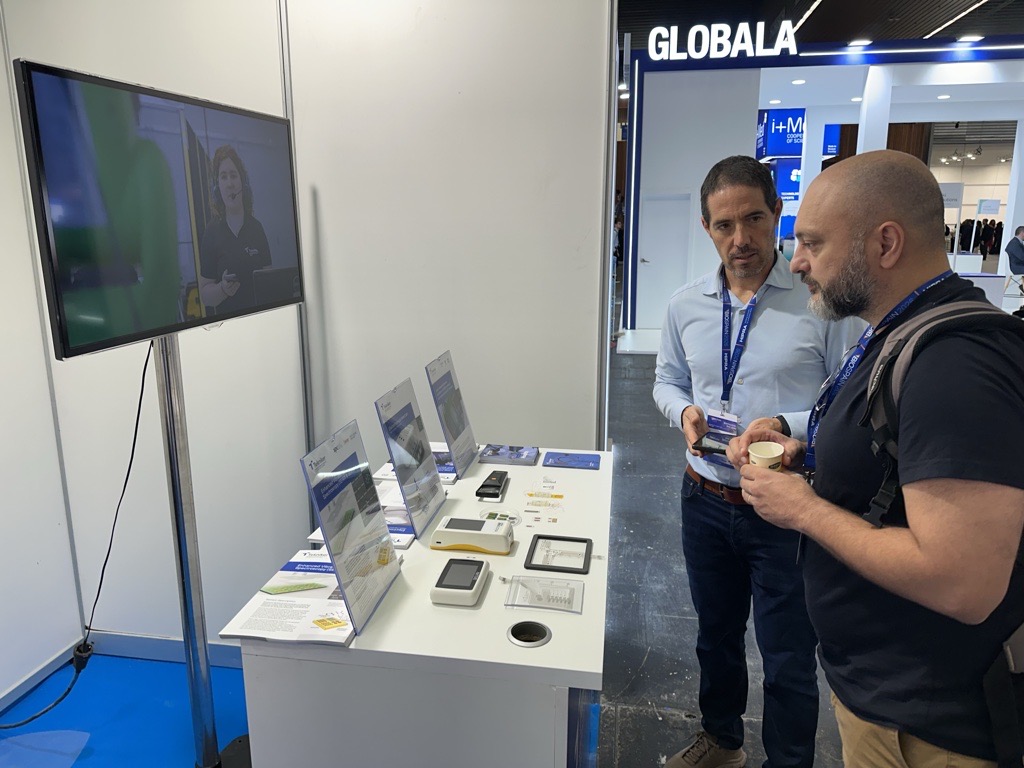 TeknikerOficial's tweet photo. 🔝 ¡Ya estamos en @BIOSPAIN_AseBio 2026! Durante estos días presentamos nuestras capacidades y soluciones tecnológicas para #Salud: diagnóstico in vitro inteligente, biosensores y dispositivos portátiles y conectados. ¡Te esperamos en el stand 66! #BIOSPAIN2026 #Biotecnología https://t.co/ulhqmemgCy