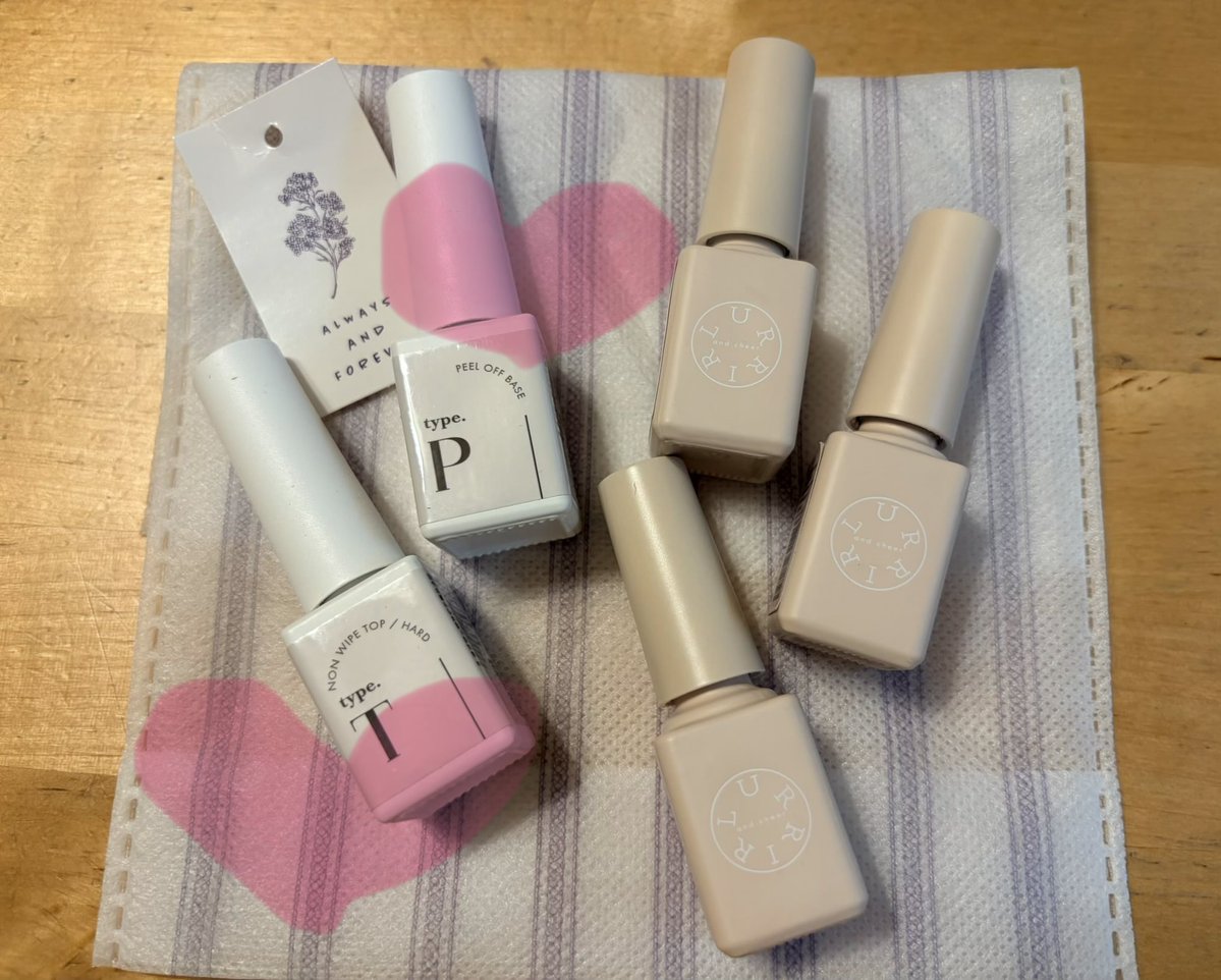 SiO7fQm4rUikjSr's tweet photo. 大好きなformew様のジェルネイルセット
いただきましたーっ✨️✨️
んもージェルネイルはヘビロテで使わせていただいてるので、嬉しすぎる！！
爪育中でジェル お休みしてたけど、早速
久しぶりにやりますっ💕︎💕︎
ありがとうございましたっ🎁✨️
(⋆ᴗ͈ˬᴗ͈)”
@lurrir_nail 
@formew_official https://t.co/Gjk0Yy01D0