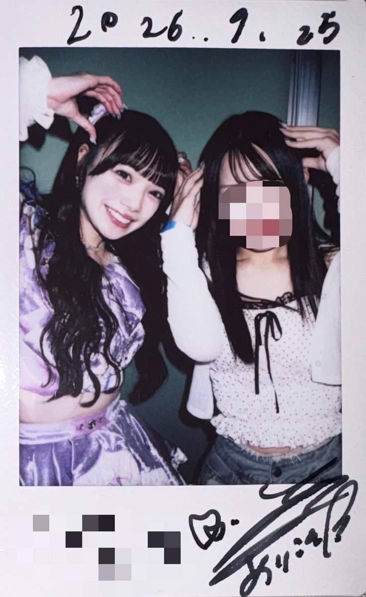 inusukirunrun's tweet photo. 1️⃣1️⃣年（と数ヶ月）
初めて会ったときからずっと優しくってその優しさに甘えて、普段人に自分の悩みを話せない私の人生相談も全部まるっと優しく受け止めてくれて、そのおかげで前を向けたし支られたし何回も救ってくれてありがとう🍀生涯No.🥇アイドル(✨ω✨)❤️‍🔥初めての時とおなじぽーず🐼💙エモ泥棒 https://t.co/B5wH1uzLfi