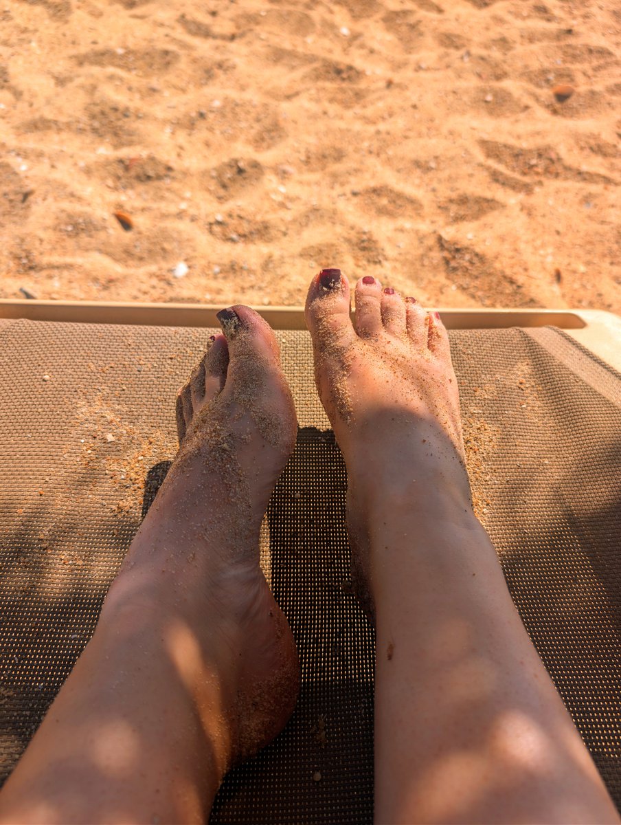 TramplingDiary's tweet photo. Relaxing by the sound of the waves is so idyllic. Now, who's going to be useful and lick the sand off my toes? ⛱️🌊☀️

#feet #toes #sandyfeet #femdom https://t.co/oAKqfMLuAh