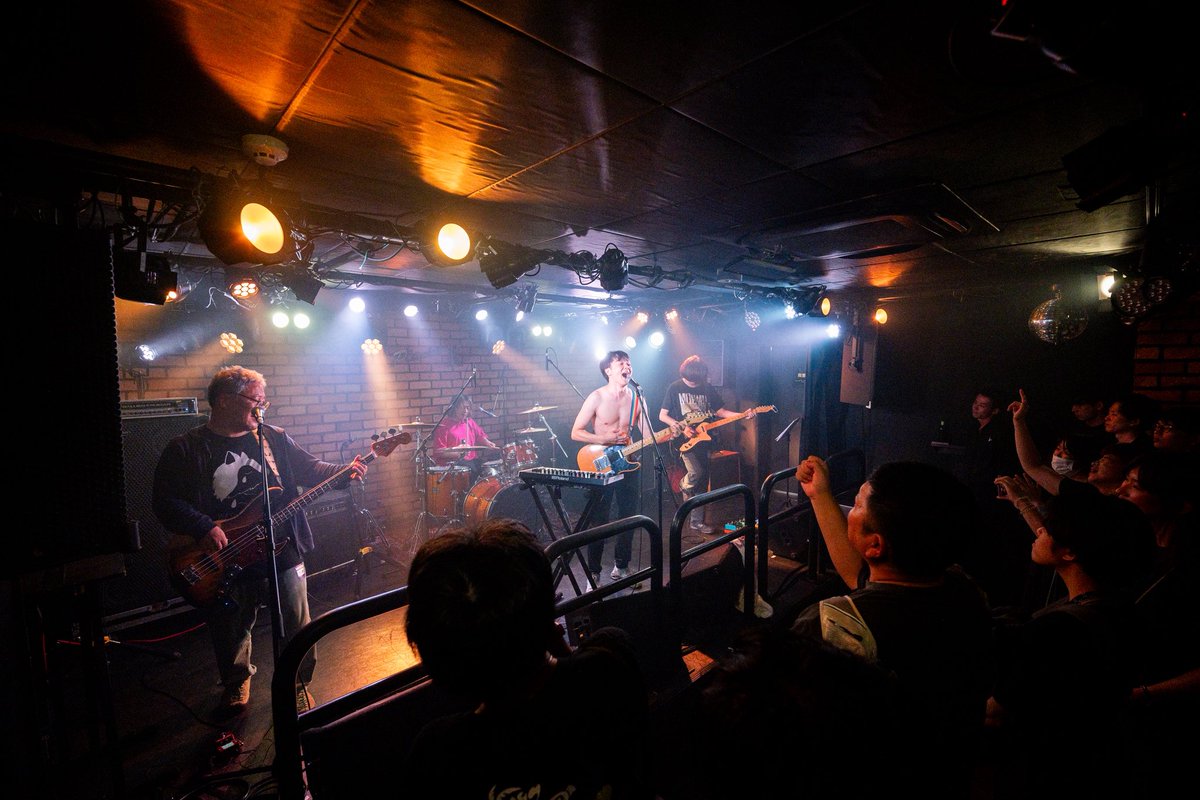 wasure_gataki's tweet photo. ライブ写真③終わり
忘レ敵の次のライブはいつか…？
わかりませんが、
またどこかのライブハウスでお会いしましょう！ https://t.co/LmNrrktwfe