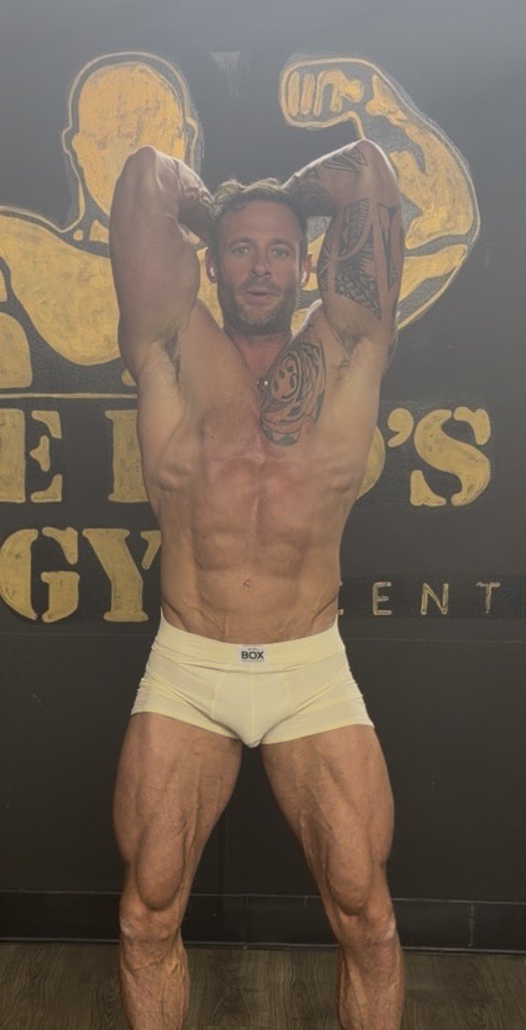 Stone_Fit's tweet photo. A little posing this weekend #physique #bodybuilding https://t.co/T8xvAmlZ4x