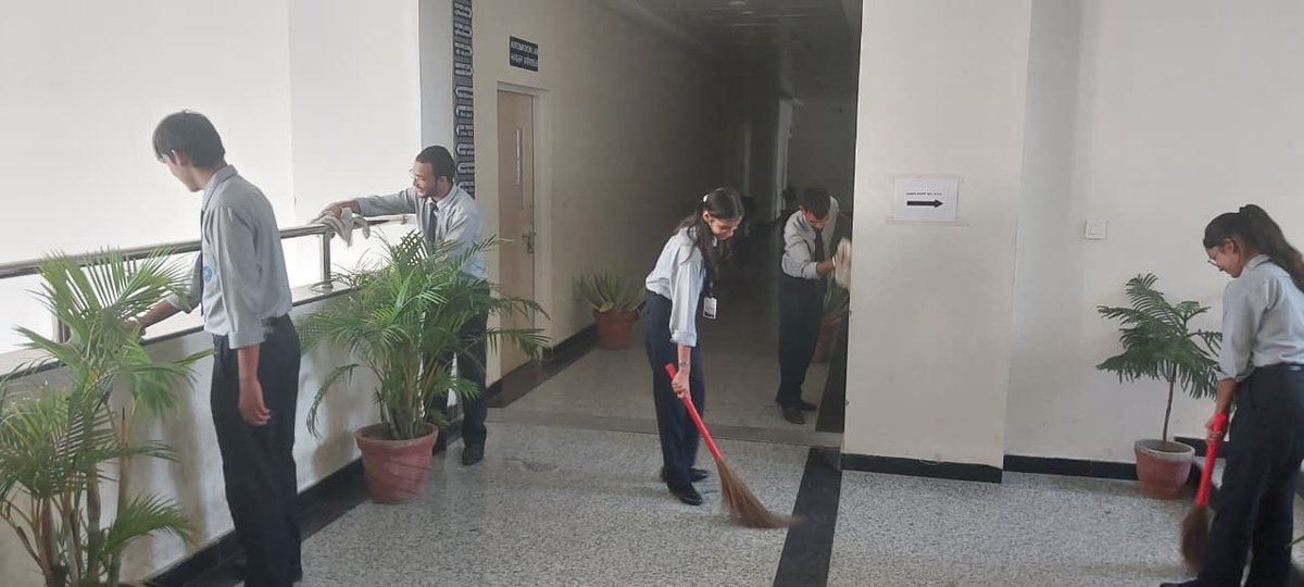 estc_ramnagar's tweet photo. 🧹 Swachhta Mein Sahbhag Drive at ESTC

As part of the ongoing Swachhta Mein Sahbhag Drive, cleanliness activities were carried out in the toilets on the first floor of the Polytechnic Building at Electronics Service &amp; Training Centre (ESTC), Kaniya, Ramnagar. https://t.co/fSD7dBcvxl