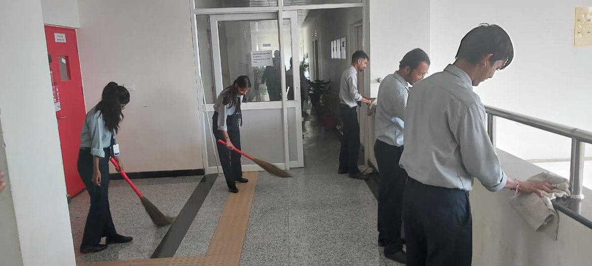 estc_ramnagar's tweet photo. 🧹 Swachhta Mein Sahbhag Drive at ESTC

As part of the ongoing Swachhta Mein Sahbhag Drive, cleanliness activities were carried out in the toilets on the first floor of the Polytechnic Building at Electronics Service &amp; Training Centre (ESTC), Kaniya, Ramnagar. https://t.co/fSD7dBcvxl