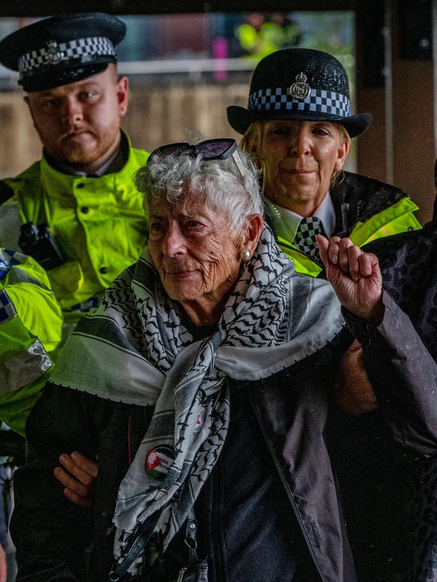 timand2037's tweet photo. Amongst the 4,000 recently arrested by Ziofascist Britain is 94-year-old human rights barrister Margaret Owen OBE. She was taken away with many others by political police outside the Labour Party conference in Liverpool. Margaret is a Patron of the Jewish Network for Palestine and has condemned the genocide in Gaza. 
https://t.co/CsLNPDvZ7y