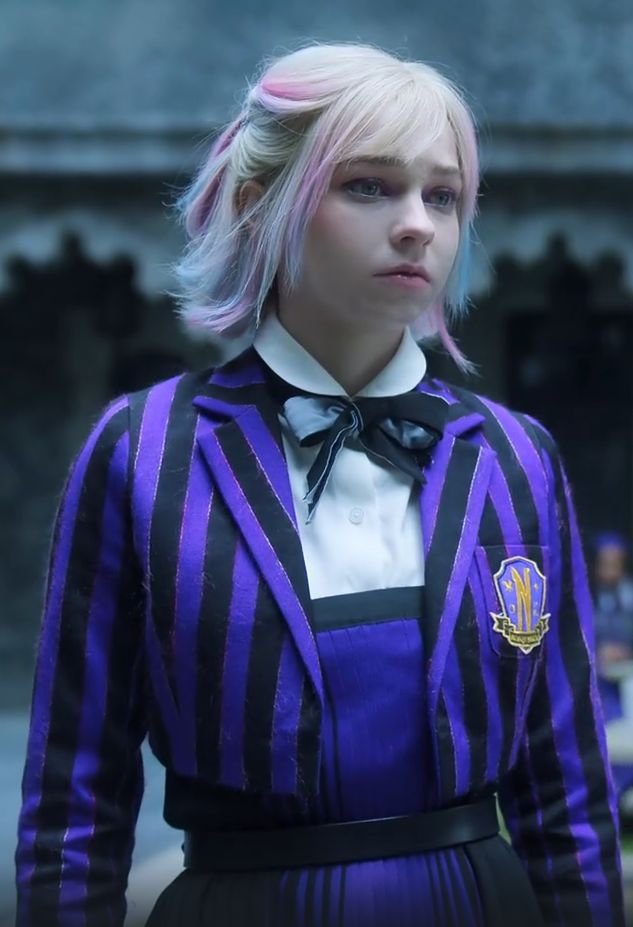 thebuysweet's tweet photo. wednesday addams está constantemente irritando enid sinclair 
e eu acho isso lindo ✨ https://t.co/n3VwPIF0Ew