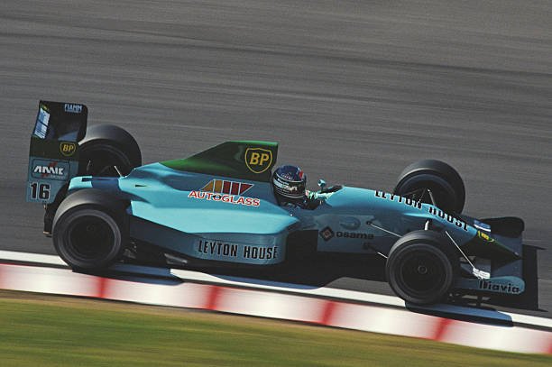 joseinaciopilar's tweet photo. A fase de 3 anos de Adrian Newey na extinta equipe March/Leyton-House. Repare que os modelos, 891 de 1989, e 901, de 1990, são evoluções e refinamentos de um mesmo conceito inicial, o seu primeiro projeto na Fórmula 1, o modelo 881 de 1988.

Observe também que no carro de 1990 você já identifica vários elementos que se repetiriam no Williams FW14 de 1991 (foto 4), como o formato do cockpit em "V", das entradas de ar laterais, a proporção do bico e desenho das laterais da asa dianteira. #F1
