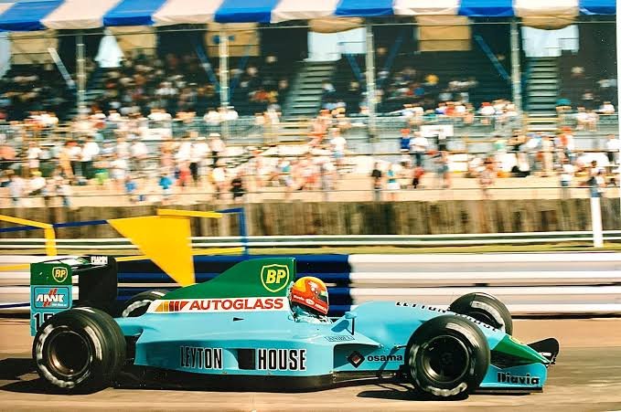 joseinaciopilar's tweet photo. A fase de 3 anos de Adrian Newey na extinta equipe March/Leyton-House. Repare que os modelos, 891 de 1989, e 901, de 1990, são evoluções e refinamentos de um mesmo conceito inicial, o seu primeiro projeto na Fórmula 1, o modelo 881 de 1988.

Observe também que no carro de 1990 você já identifica vários elementos que se repetiriam no Williams FW14 de 1991 (foto 4), como o formato do cockpit em "V", das entradas de ar laterais, a proporção do bico e desenho das laterais da asa dianteira. #F1
